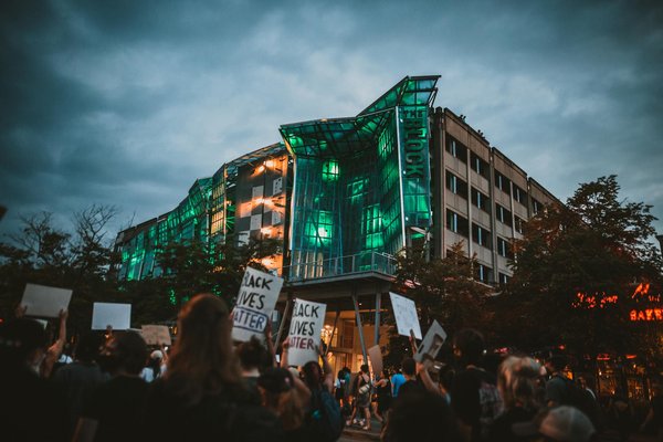 How is the UK automotive industry tackling environmental concerns?